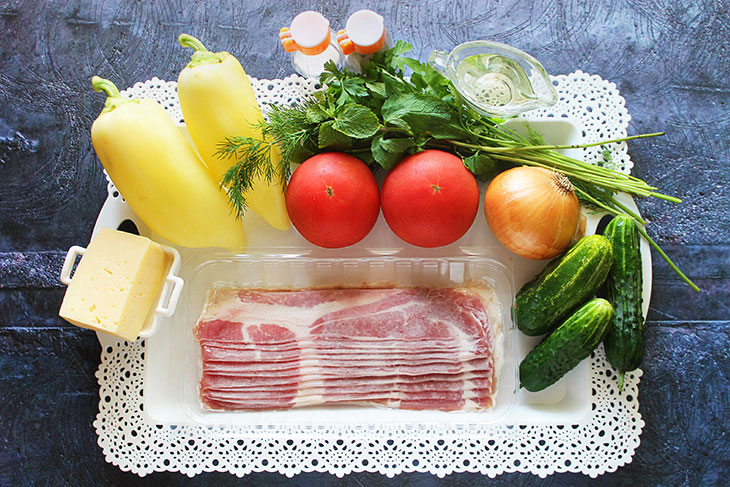 Овочевий салат з сиром та беконом - оригінальний та вишуканий