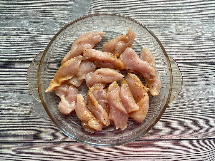 Кабачки з куркою, помідорами та сиром у духовці: рецепт з фото
