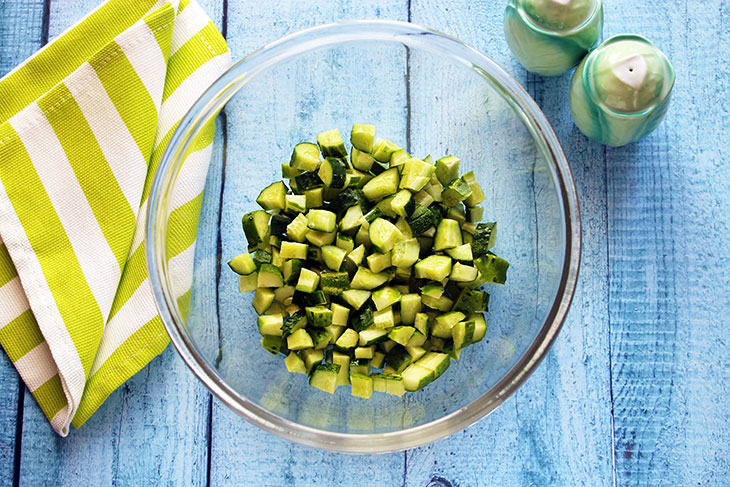 Салат з копченою куркою, сиром та овочами: рецепт з фото покроково