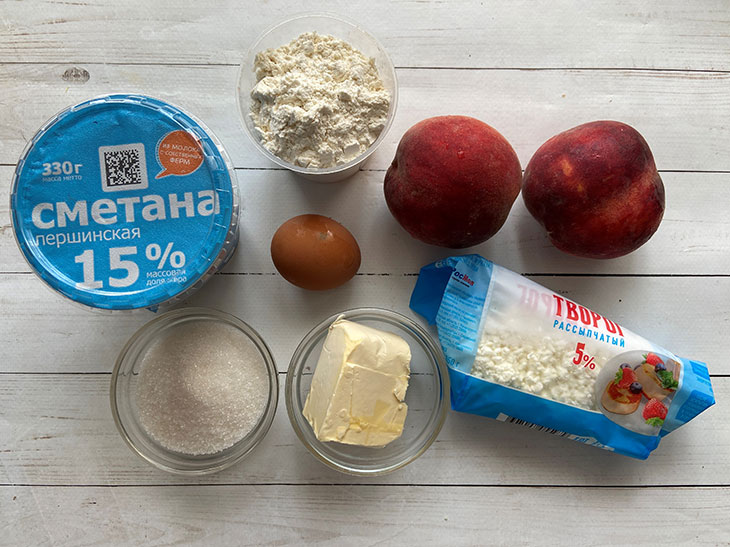 Королівська ватрушка з персиками: покроково