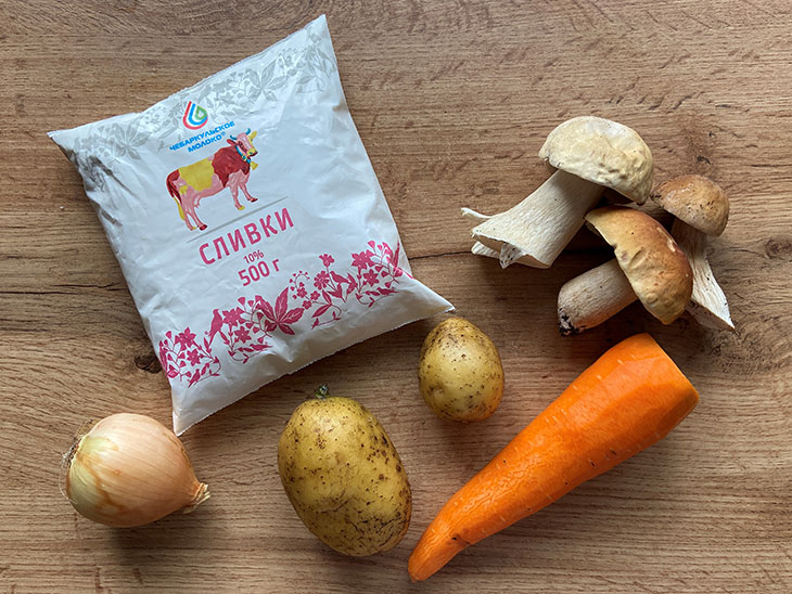 Крем-суп із білих грибів із вершками: рецепт з фото покроково