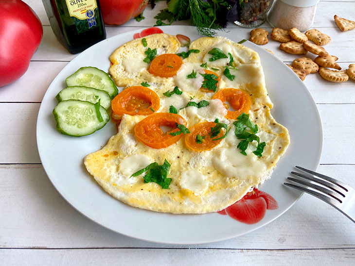 Яєчня з моцарелою: рецепт з фото покроково