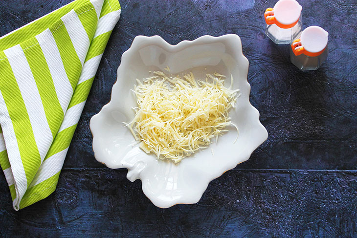 Овочевий салат з сиром та беконом - оригінальний та вишуканий