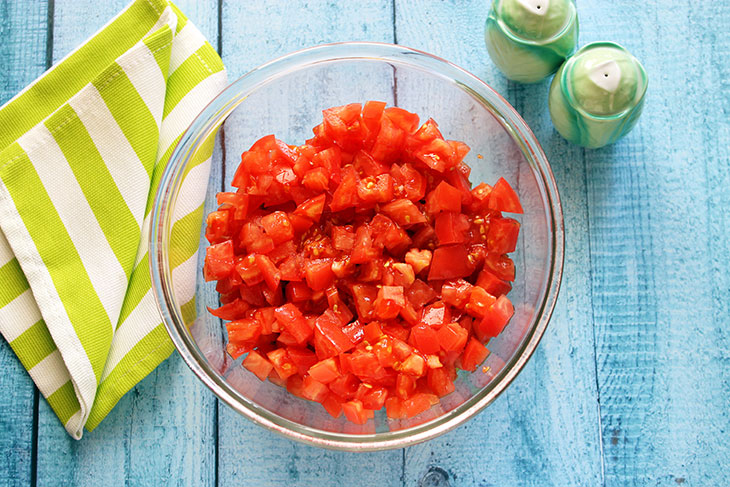 Салат з копченою куркою, сиром та овочами: рецепт з фото покроково