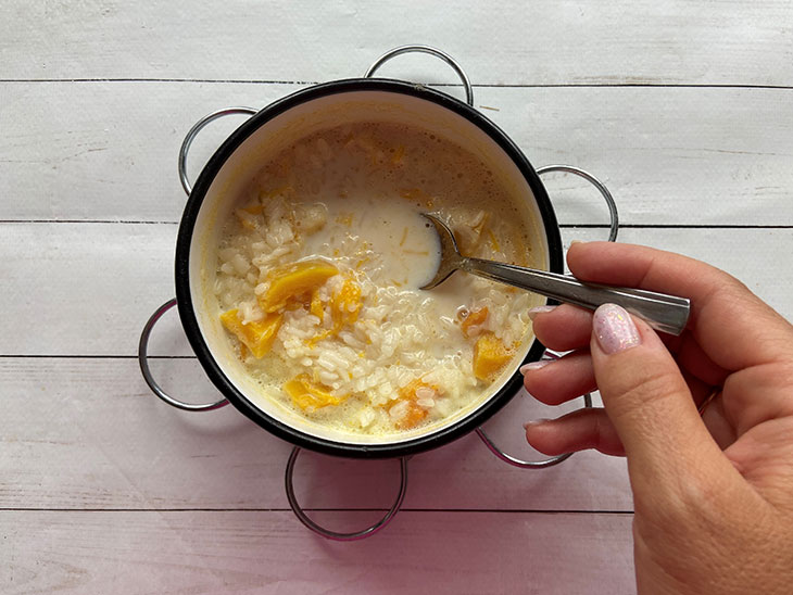 Рисова каша з гарбузом на молоці та воді: покроково