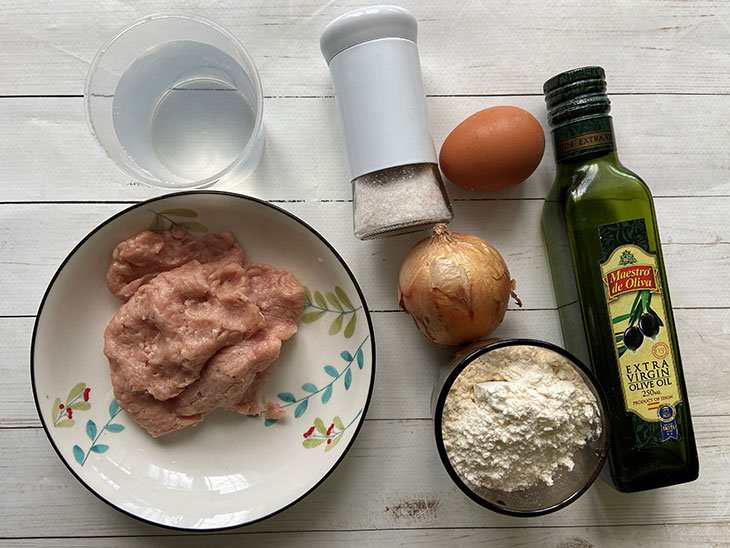 Чебуреки з м'ясом на сковороді: покроково