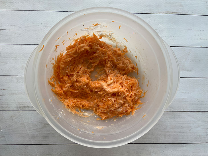 Оладки з цибулею та морквою: рецепт з фото покроково