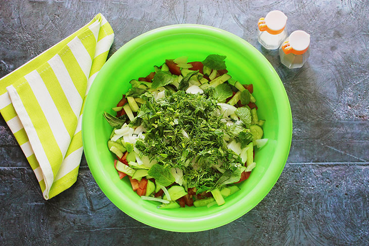 Овочевий салат з сиром та беконом - оригінальний та вишуканий