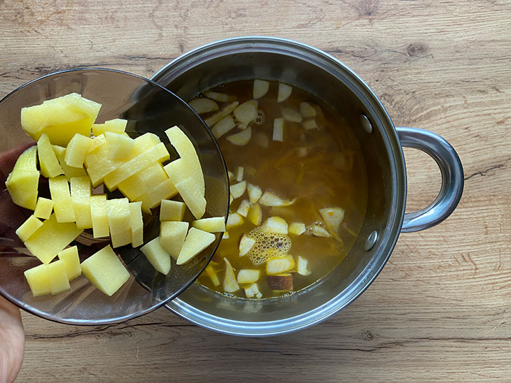 Крем-суп із білих грибів із вершками: рецепт з фото покроково