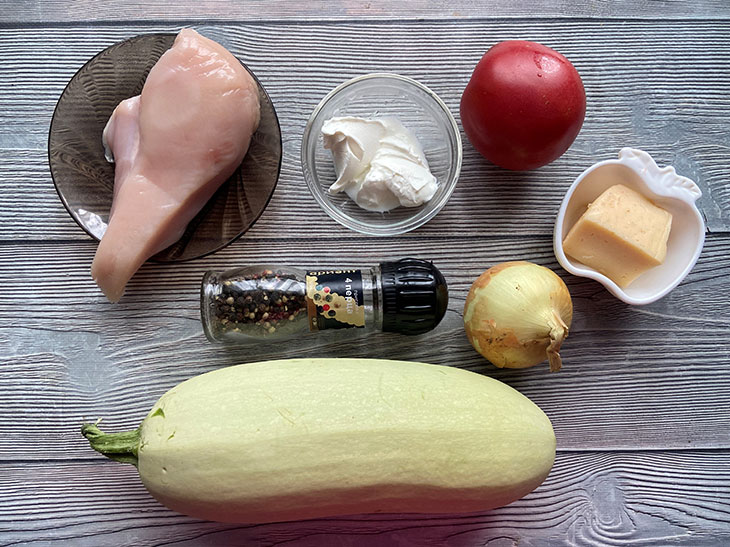 Кабачки з куркою, помідорами та сиром у духовці: рецепт з фото