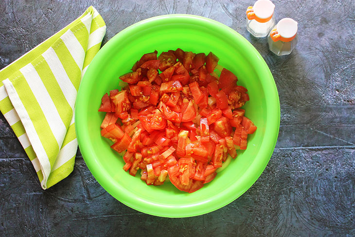 Овочевий салат з сиром та беконом - оригінальний та вишуканий