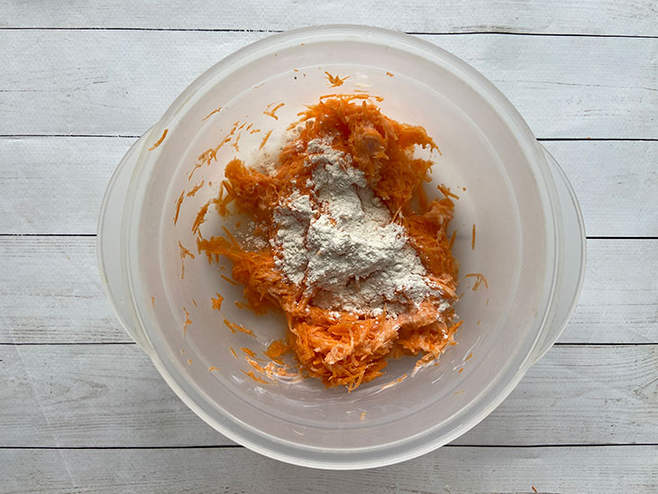 Оладки з цибулею та морквою: рецепт з фото покроково