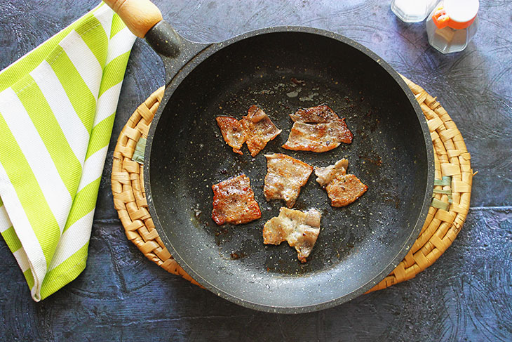 Овочевий салат з сиром та беконом - оригінальний та вишуканий