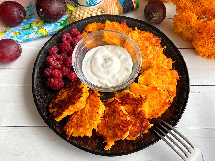 Оладки з цибулею та морквою: рецепт з фото покроково