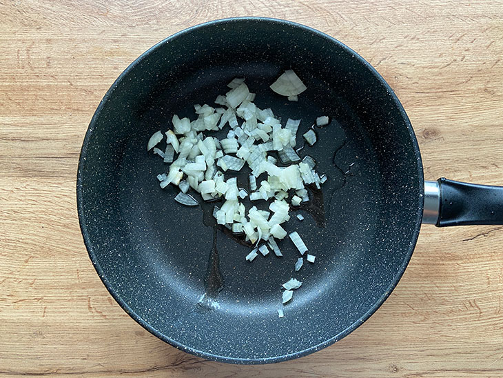 Крем-суп із білих грибів із вершками: рецепт з фото покроково