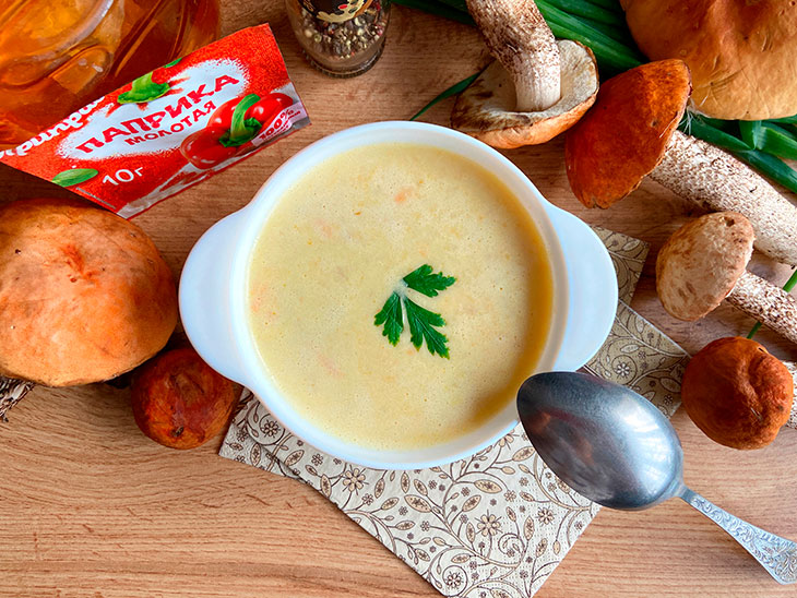 Крем-суп із білих грибів із вершками: рецепт з фото покроково