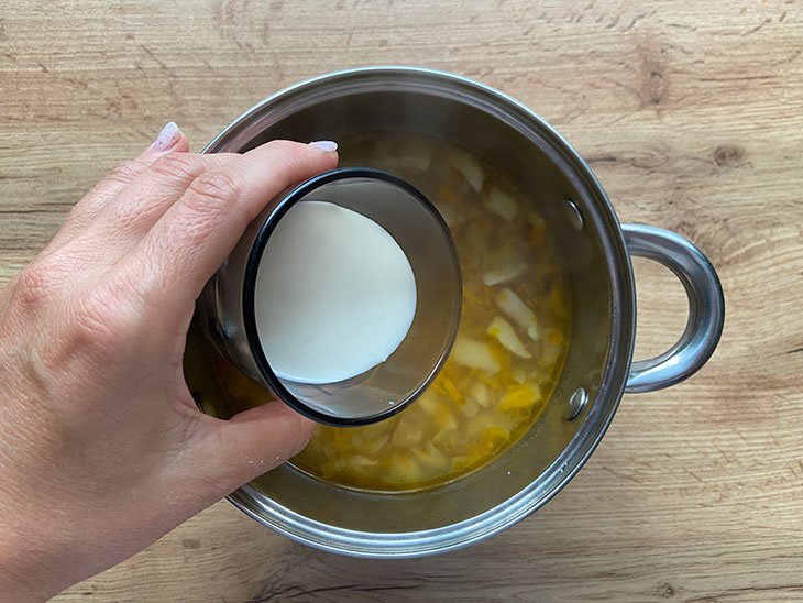 Крем-суп із білих грибів із вершками: рецепт з фото покроково