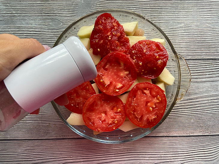 Кабачки з куркою, помідорами та сиром у духовці: рецепт з фото