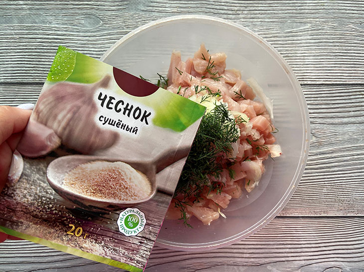 Курячі котлети з кропом - оригінально, ароматно та смачно