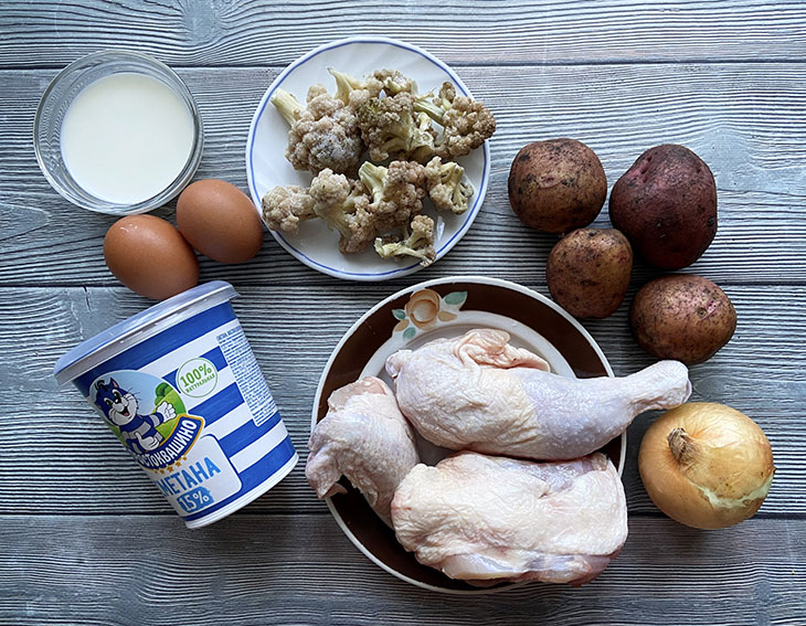 Курка з картоплею та цвітною капустою в духовці: рецепт з фото