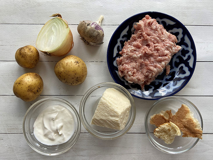 М'ясні котлети, запечені з тертою картоплею: рецепт з фото