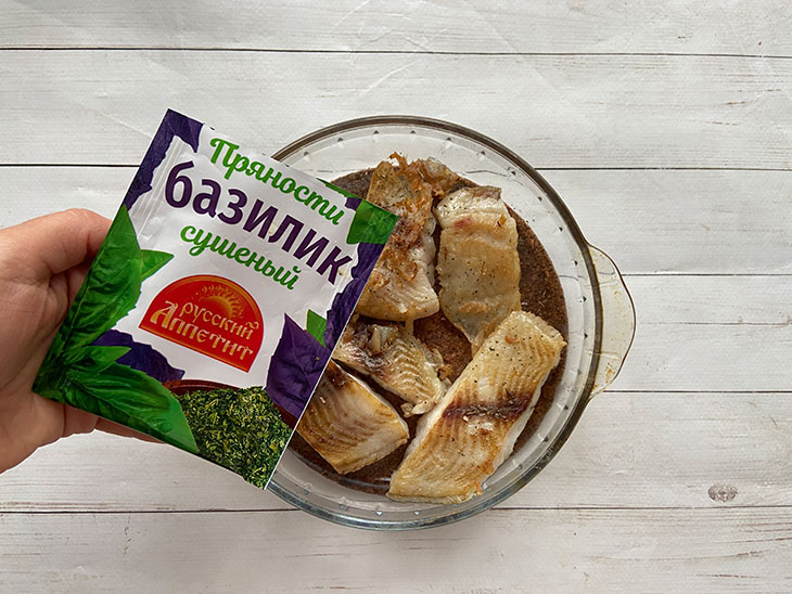 Риба, запечена з помідорами та оливками: рецепт з фото покроково