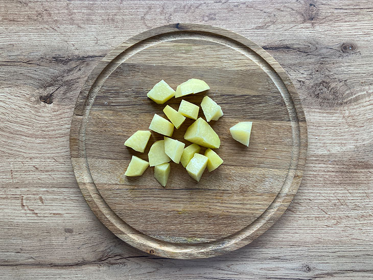 Курячий суп з помідорами та картоплею: рецепт з фото покроково