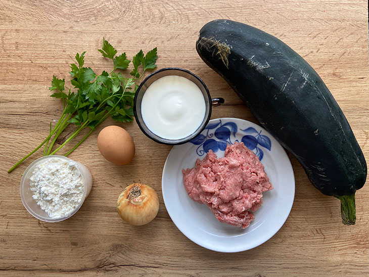 Пиріжки з кабачком та фаршем: рецепт з фото покроково
