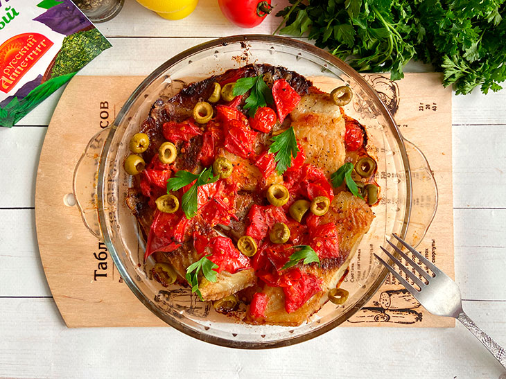 Риба, запечена з помідорами та оливками: рецепт з фото покроково