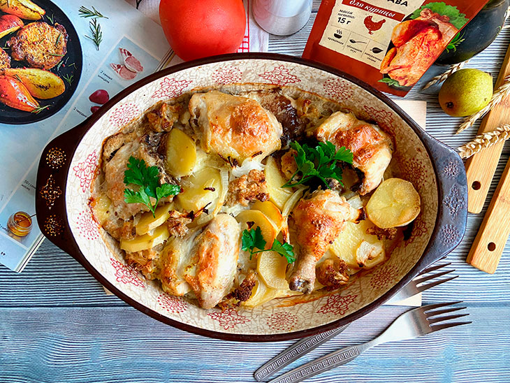 Курка з картоплею та цвітною капустою в духовці: рецепт з фото