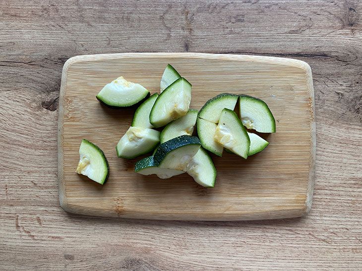 Салат з хрусткими кабачками: покроково