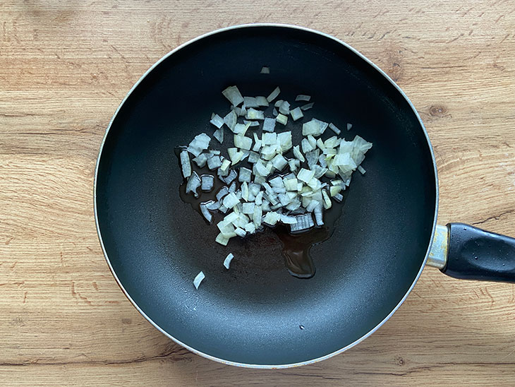 Курячий суп з помідорами та картоплею: рецепт з фото покроково