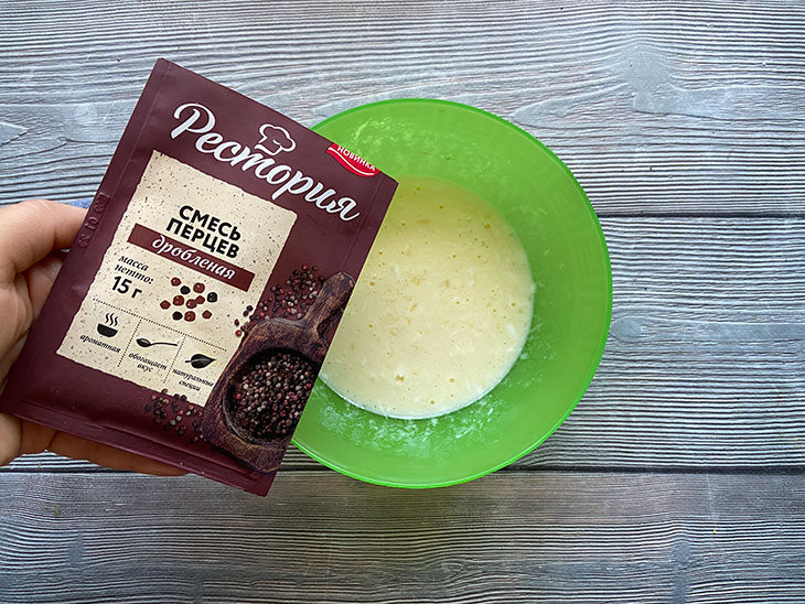 Курка з картоплею та цвітною капустою в духовці: рецепт з фото