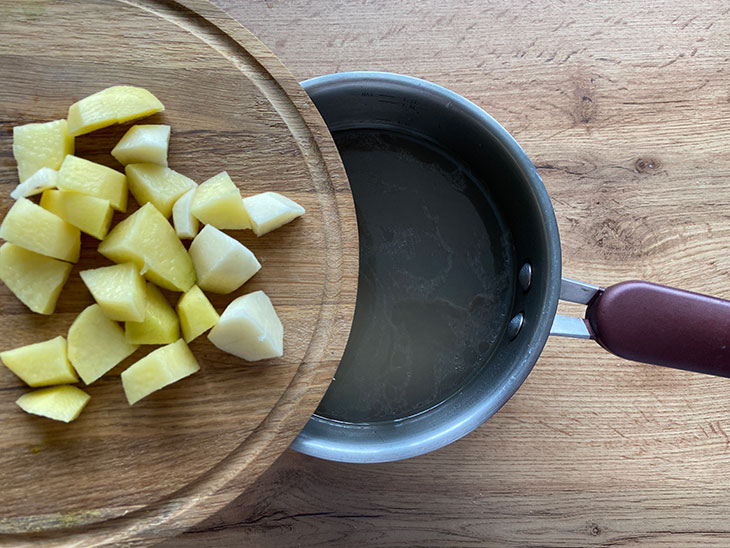 Курячий суп з помідорами та картоплею: рецепт з фото покроково