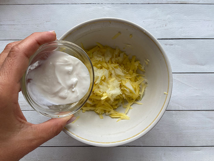 М'ясні котлети, запечені з тертою картоплею: рецепт з фото