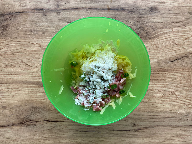 Картопляні гнізда з яйцем на сковороді: покроково