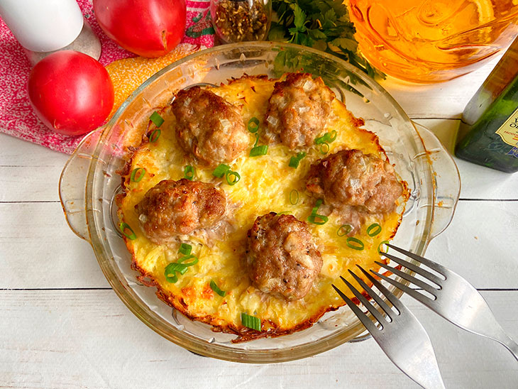 М'ясні котлети, запечені з тертою картоплею: рецепт з фото