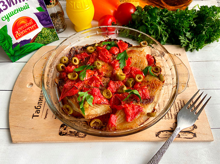 Риба, запечена з помідорами та оливками: рецепт з фото покроково