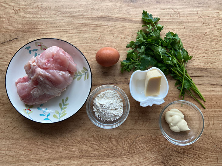 Курячі котлети з сиром та часником: рецепт з фото покроково