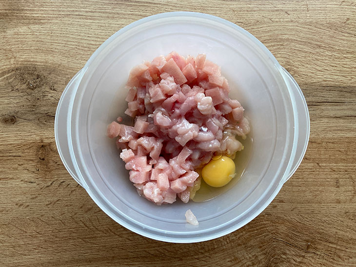 Курячі котлети з сиром та часником: рецепт з фото покроково