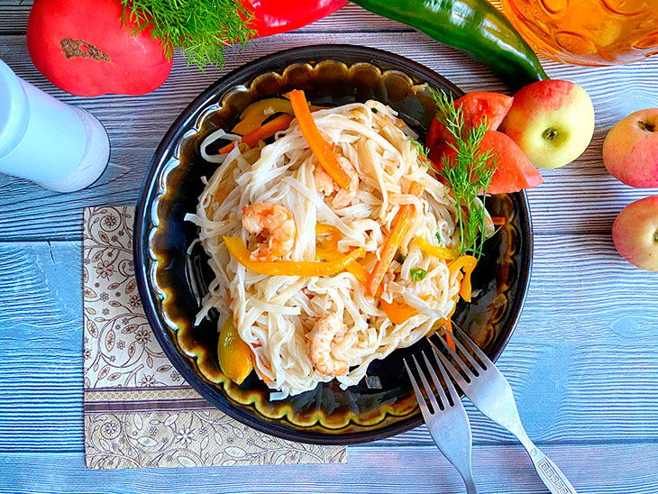 Удон з креветками та овочами: рецепт з фото покроково