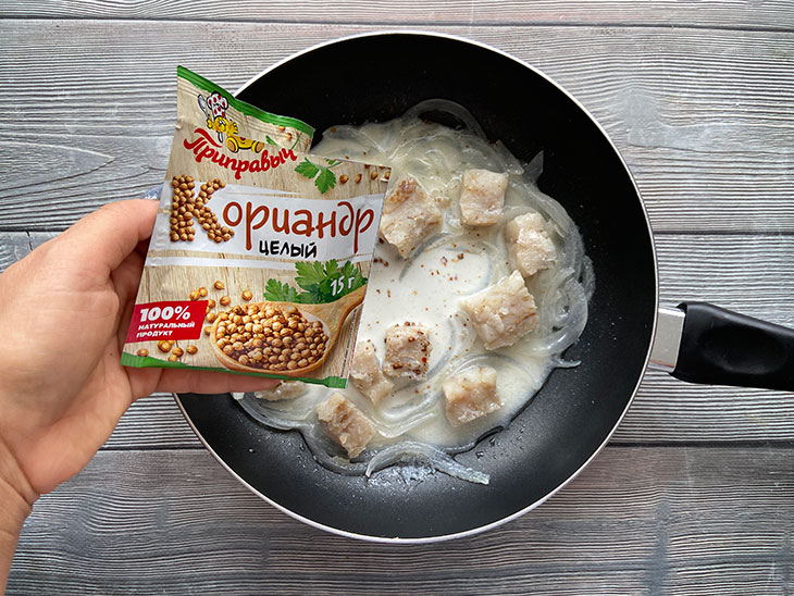 Мінтай у вершковому соусі: рецепт з фото покроково