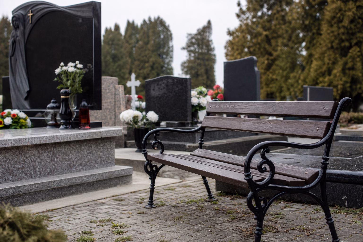Як вибрати лавку на цвинтар: огляд матеріалів, дизайнів та правил встановлення