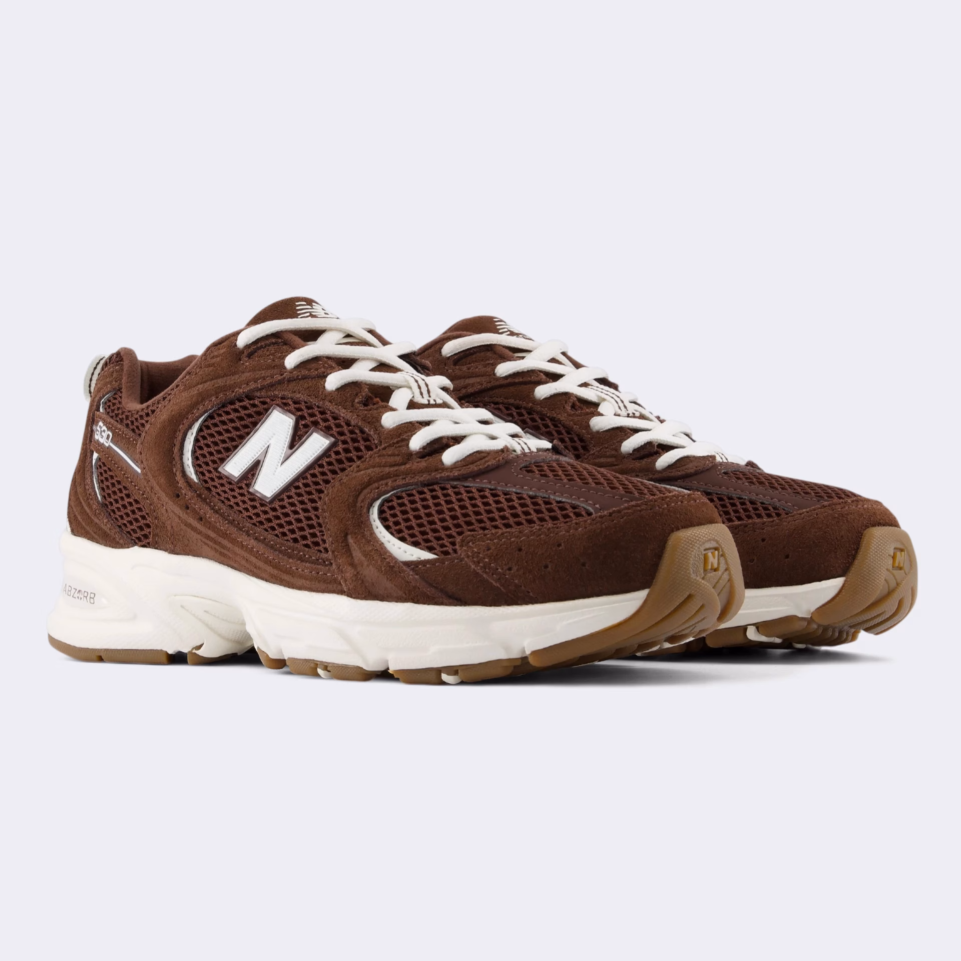 Летние и осенние кроссовки New Balance 530: в чем разница